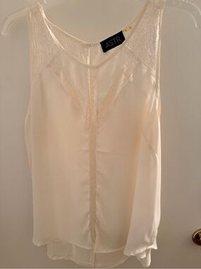 Astr Ivory Lace-Trim Sleeveless Blouse
